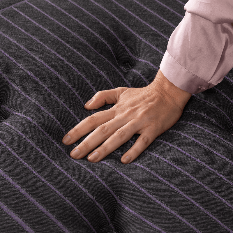 Colchón y Sommier Beautyrest Platinium posee una base combinada de resortes enfundados Beautyrest Originales, Smart y Plus.