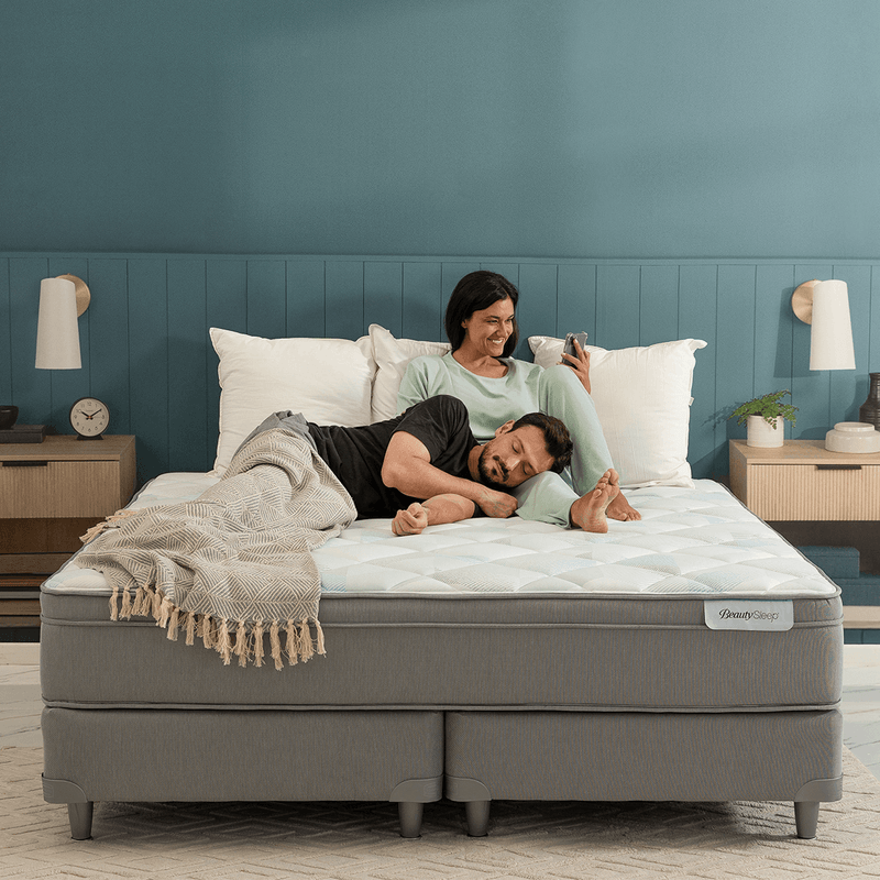 Colchón y Sommier BeautySleep Pocket compuesto por Resortes de acero de estructura cilíndrica embolsados individualmente.
