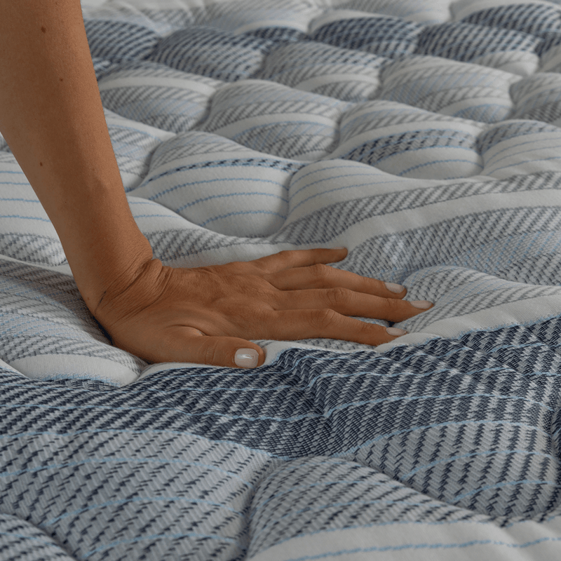 Colchón BackCare combina resortes bicónicos y bandas SupportZone® para dar soporte. Doble marco de acero con estabilizadores.