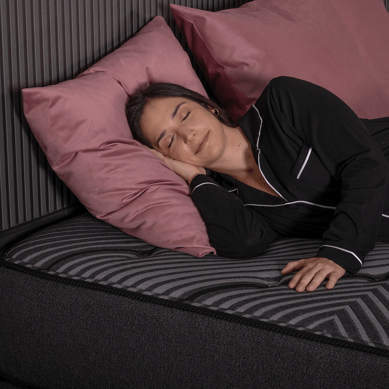 Colchón y Sommier Beautyrest Silver se compone de una base central de resortes enfundados. Espuma de alta densidad.